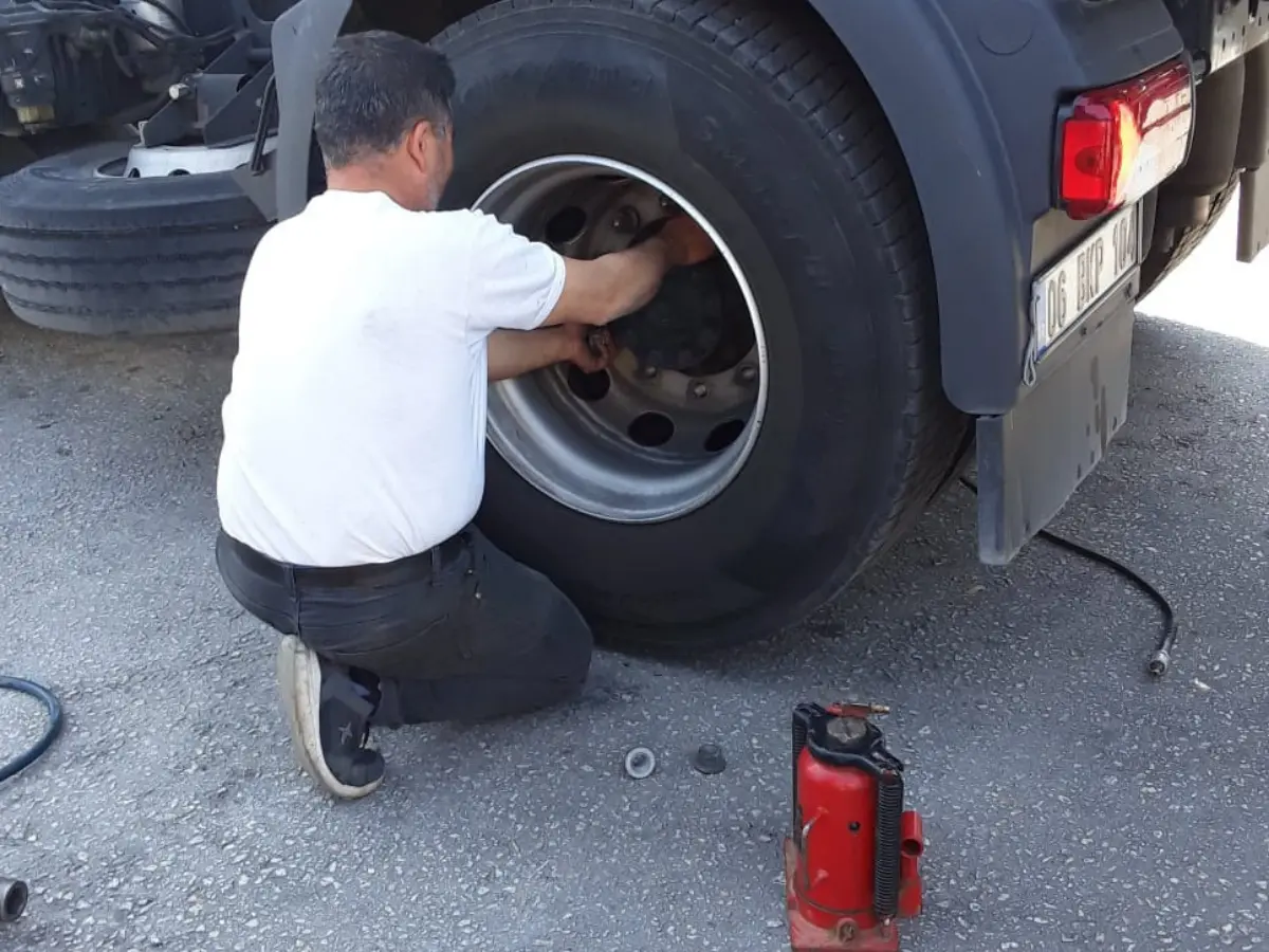 Erdemli Oto Lastikçi